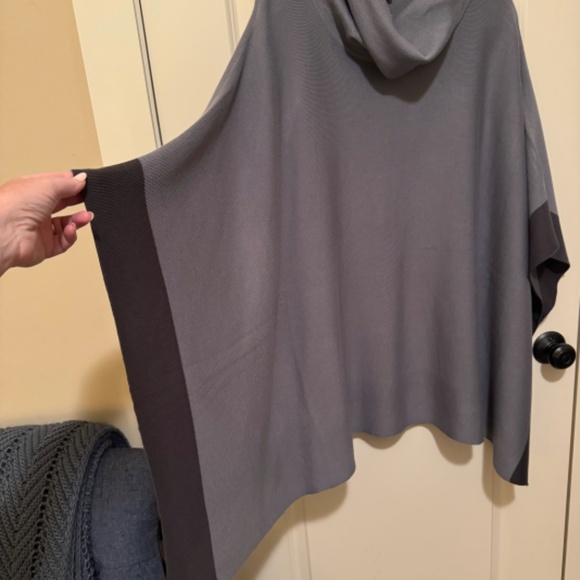 Ann Taylor Oversized Cowl Neck Poncho - M/L - Picture 3 of 6